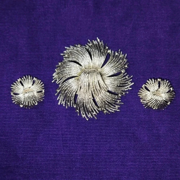 Vintage Monet Cordelia Brooch & Post Earrings Set Silver Starburst Fireworks - Picture 1 of 5